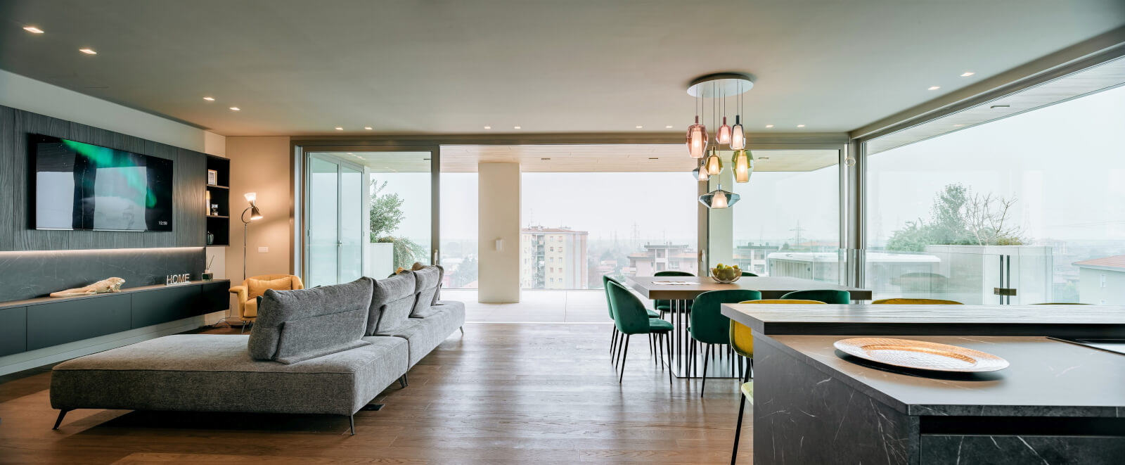 Una living room con vista della Residenza De Gasperi a Brugherio by Ge Homes